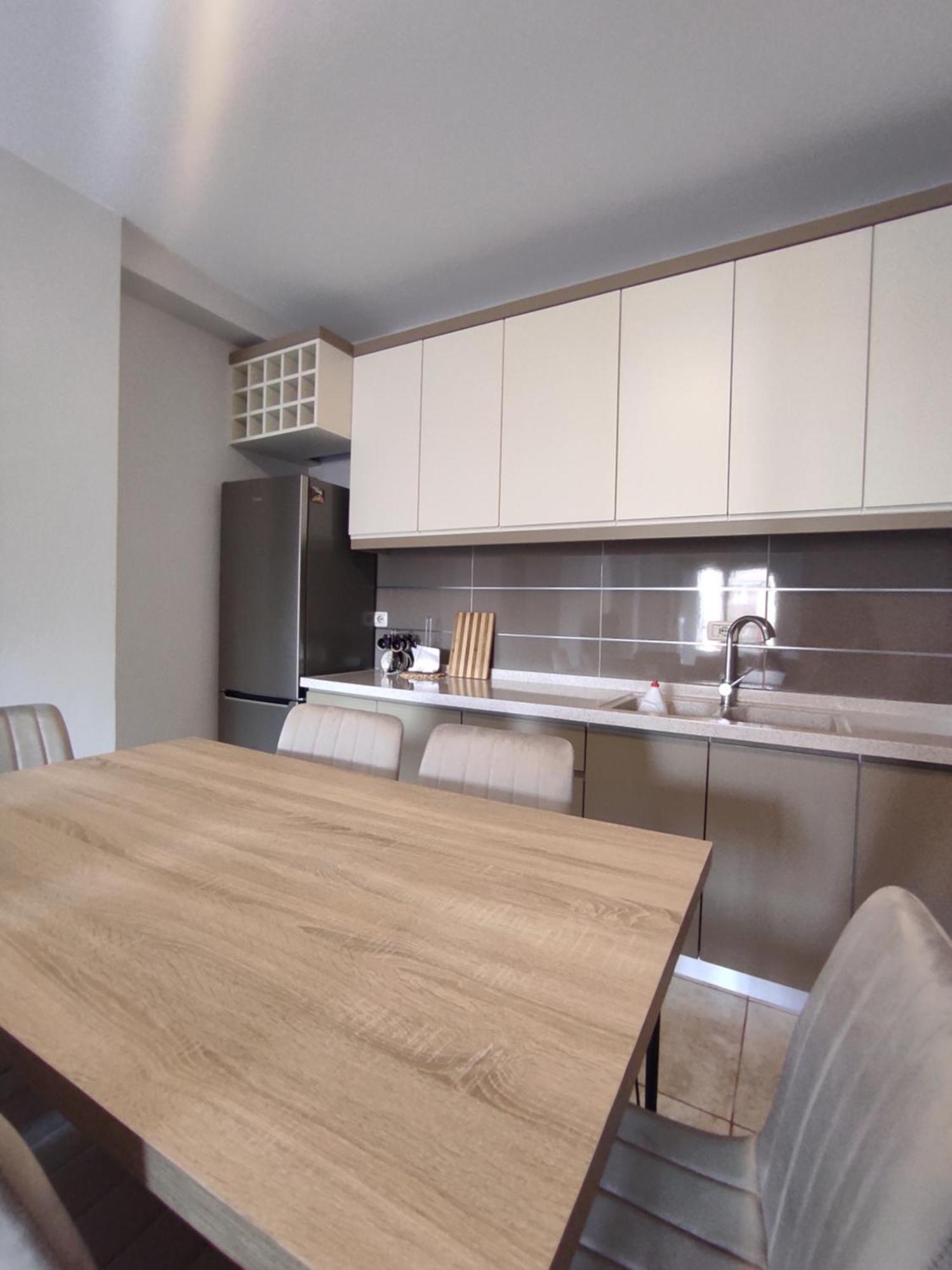 Kledia's Modern *